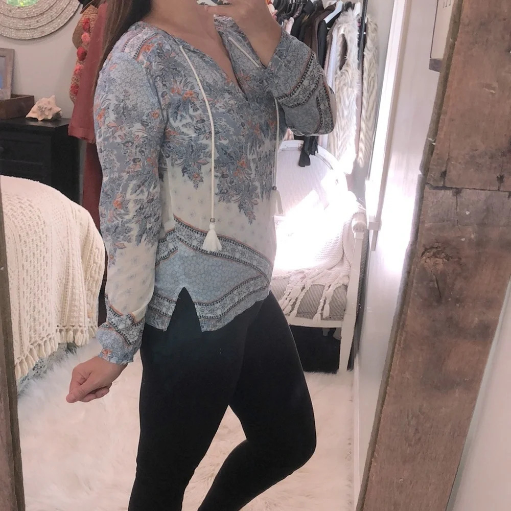 Blue floral xsmall top with tassels - Picture 3 of 7